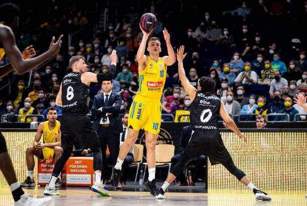 随着全球战 随着全球战