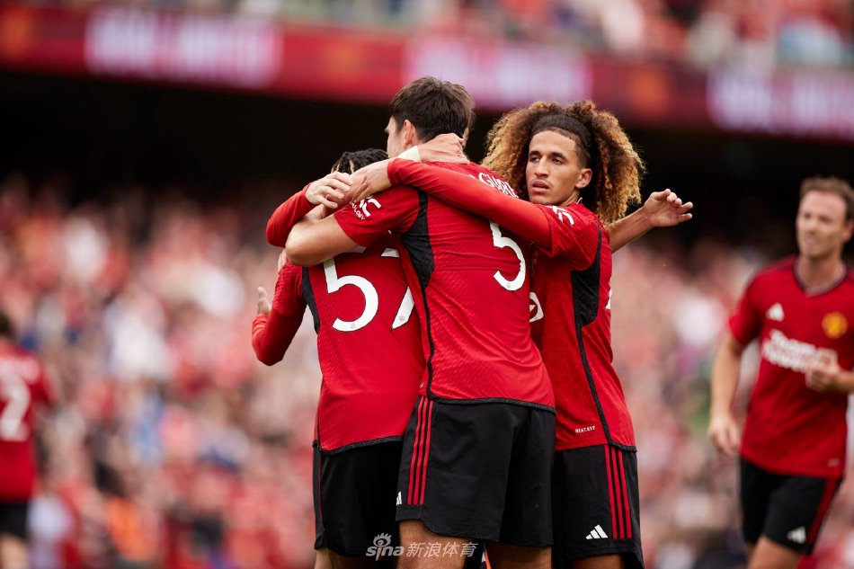 训与球迷活 训与球迷活